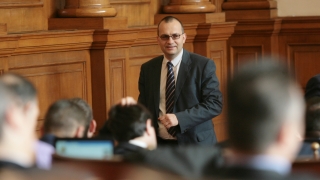 Все още Демократична България не е решила дали ще участва