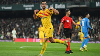 Барселона изпипва последни детайли по новия договор на нападателя Феран