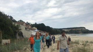 Ангелкова откри нарушения на дюните край Камчия