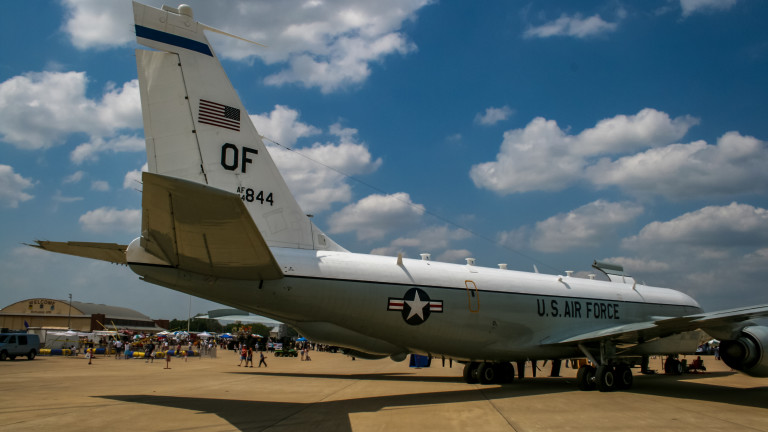Американски разузнавателен самолет RC-135V Rivet Joint на руската граница?