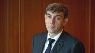 Руският олигарх, който изгуби $10 милиарда, но запази футболния си отбор