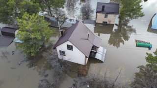 Нивото на водата в река Тобол в руския Курган се