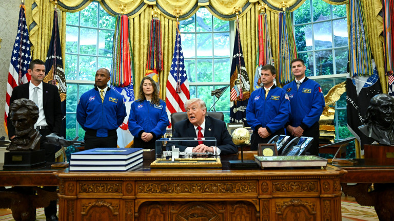 Тръмп прие екипажа на мисията "Артемида II" в Овалния кабинет