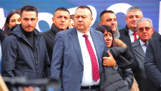 Парламентарната група на ДПС отвърна на удара на министъра на