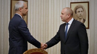 Изборите могат да дълбаят в кризите, предупреди Радев "Възраждане"