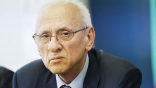 Работя в полза на хората но решенията за състава на