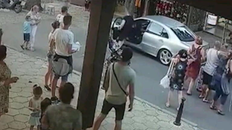 Арестуваха мъж, нападал незрящи туристи в Стария Несебър