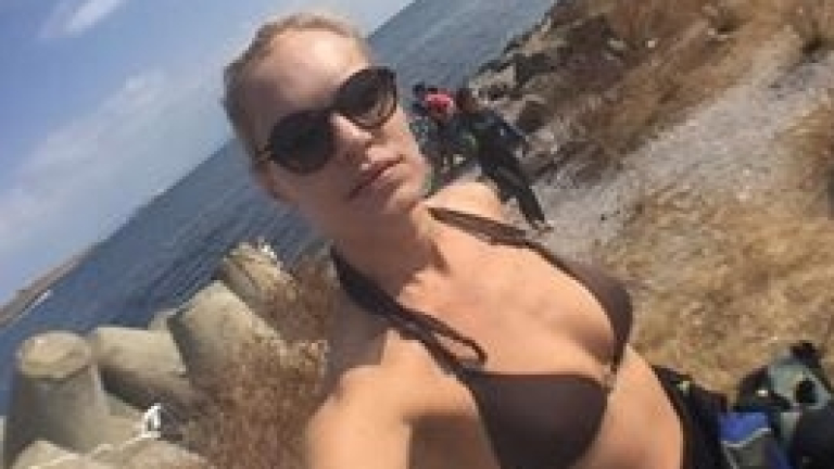 Ива Екимова се пусна по бански