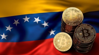 В пореден епизод от световната мания по криптовалутите Венецуела подготвя