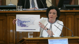 Три реки още са заплашително пълноводни, съобщи екоминистърът