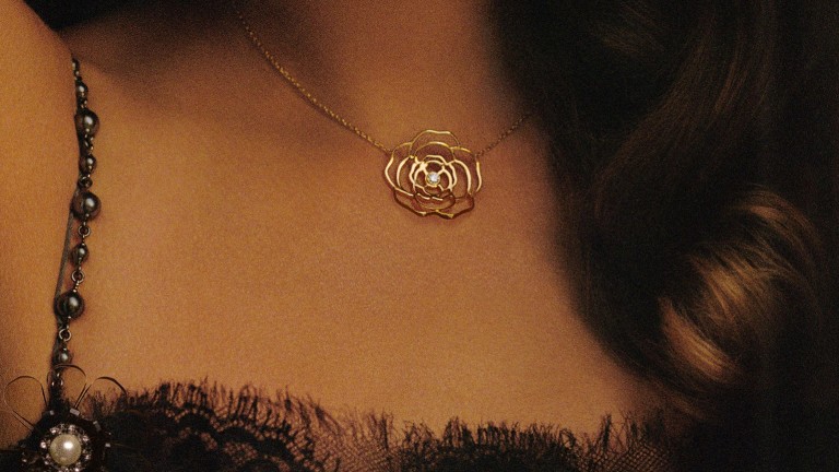 Камелията - знаковото цвете за Коко Шанел
