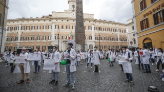 Здравните власти в Италия обявиха че броят на новозаразените с