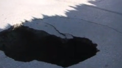 Огромна дупка зейна на главна улица в столичния кв. "Горна баня"