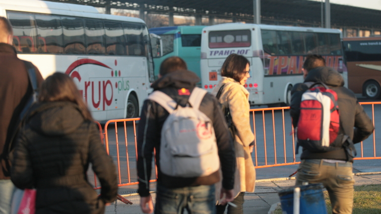 Осигуряват 15 допълнителни автобуси за предстоящите празници 