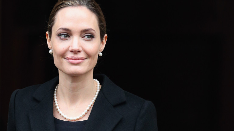 Анджелина Джоли влезе в болница