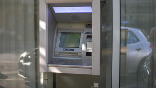 Нападнаха двама банкови служители, докато зареждали банкомат в столицата