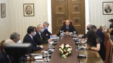 Радев: Видяхме какво е да се управлява пандемия "с НОЩ параван за политически цели"