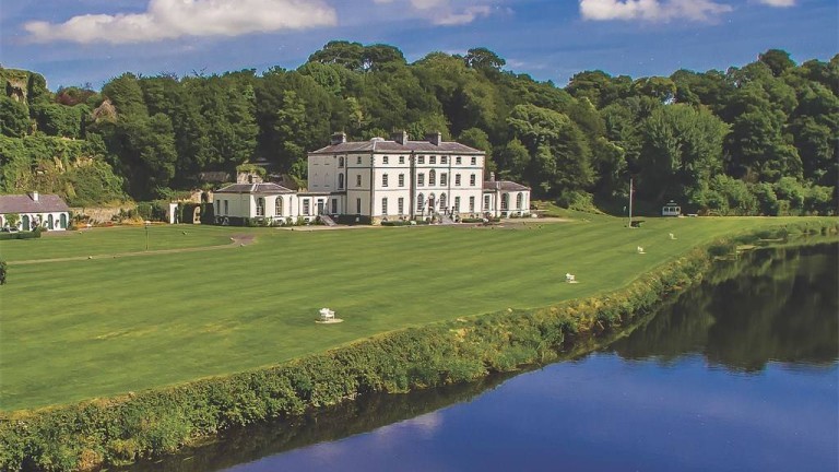 Ирландски замък от XIX век, посещаван от Майкъл Джаксън, се продава за €12,5 милиона (СНИМКИ)