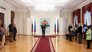 Президентът Румен Радев удостои български творци и учени с държави