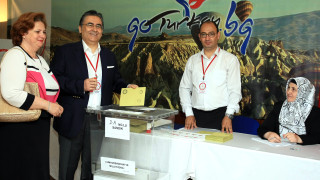 В България започна гласуването на предсрочните президентски и парламентарни избори