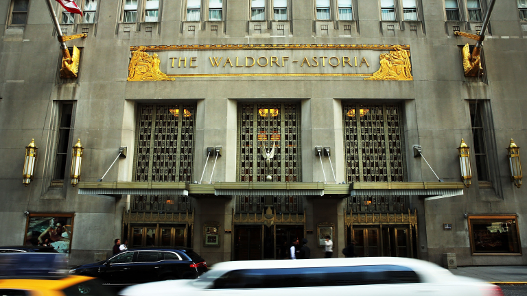Закъсалият собственик на Waldorf Astoria получи $9,7 милиарда помощ