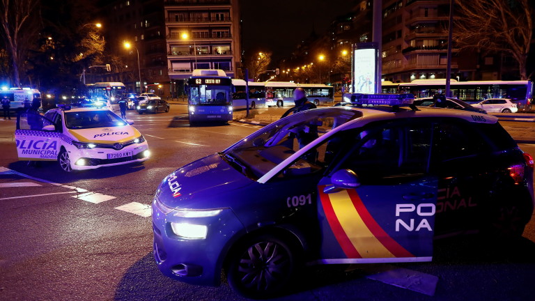Испанската полиция арестува 69 души, които са измамили с незаконни