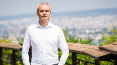 Кандидатът за президент Костадин Костадинов отвори дома си и сподели интересни моменти за себе си