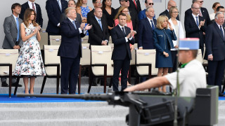 Впечатлен от военния парад на Деня на Бастилията във Франция