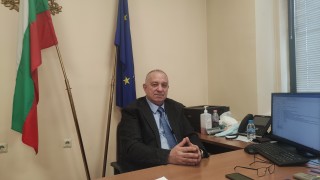 Заместник министърът на здравеопазването д р Александър Златанов и областният управител на