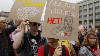 Беларуската полиция задържа около 20 журналисти пристигнали за да отразят