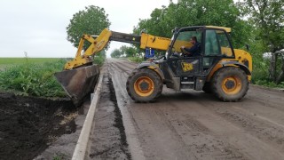 Асфалтират пловдивските улици, потънали в кал след мащабен ВиК ремонт