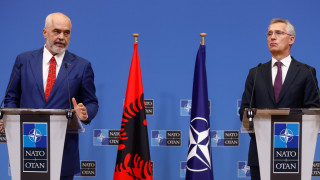 Генералният секретар на НАТО Йенс Столтенберг коментира че обмислят предложението