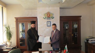 Областният на София даде три имота на църквата в село Елешница