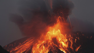 На Земята има около 1500 активни вулкана които имат по