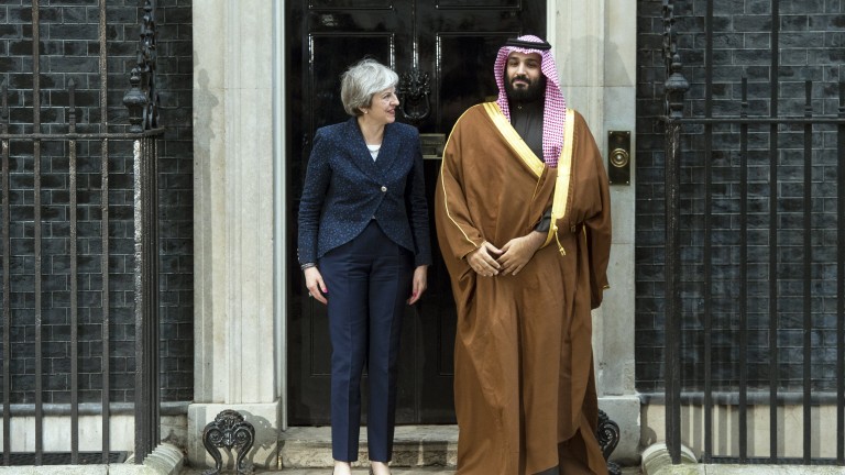 Британският премиер Тереза Мей и престолонаследникът на Саудитска Арабия принц
