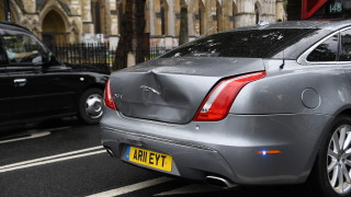 Автомобилът на премиера на Великобритания Борис Джонсън участва в катастрофа