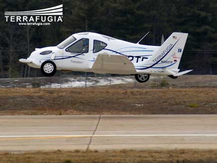 Автомобилите полетяха