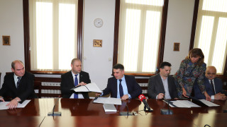 Министърът на правосъдието Данаил Кирилов подписа общо споразумение с трите