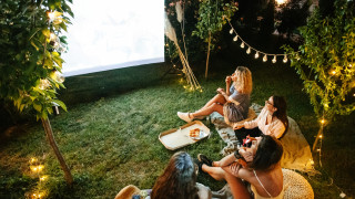 Филмите вече не са просто спасение в дъждовна вечер когато се