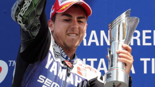 Хорхе Лоренсо триумфира в Гран При на Италия