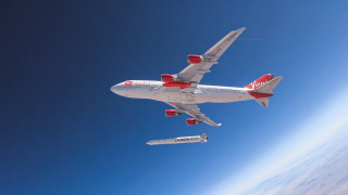 Ракетата на компанията Virgin Orbit на милиардера Ричард Брансън достигна