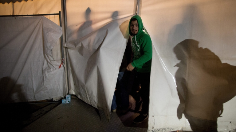 Едва 9 държави от ЕС са приели мигранти от Италия и Гърция 