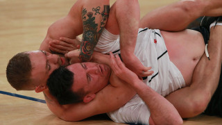 Конър Макгрегър върна дължими 61 паунда на свой близък приятел