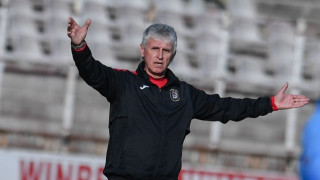 Треньорът на Локомотив София Иван Колев заяви че иска от