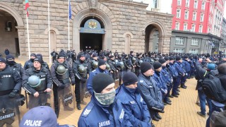 Да се увеличат заплатите на служителите в МВР с 20