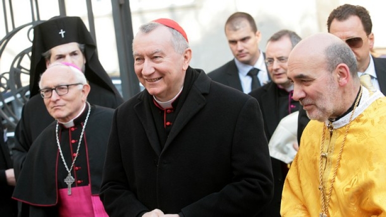 Кардинал Паролин освети столичната катедрала "Успение Богородично"