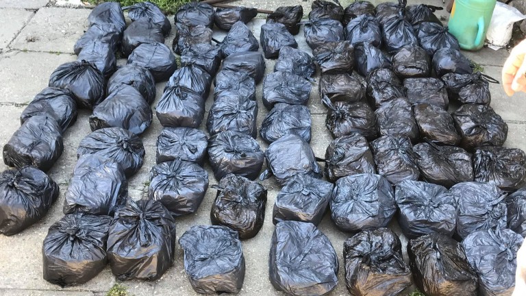 Откриха над 70 кг наркотици и тютюн в дома на пенсионер в Русе