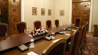 Нужни са опитни политици в кризата а младите да стоят