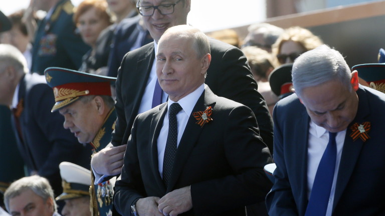 Русия показа най-новата си военна техника на Червения площад в