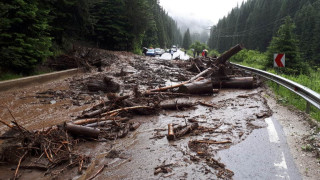 Ограничено е движението по път II 86 Чепеларе Проглед поради свличане на
